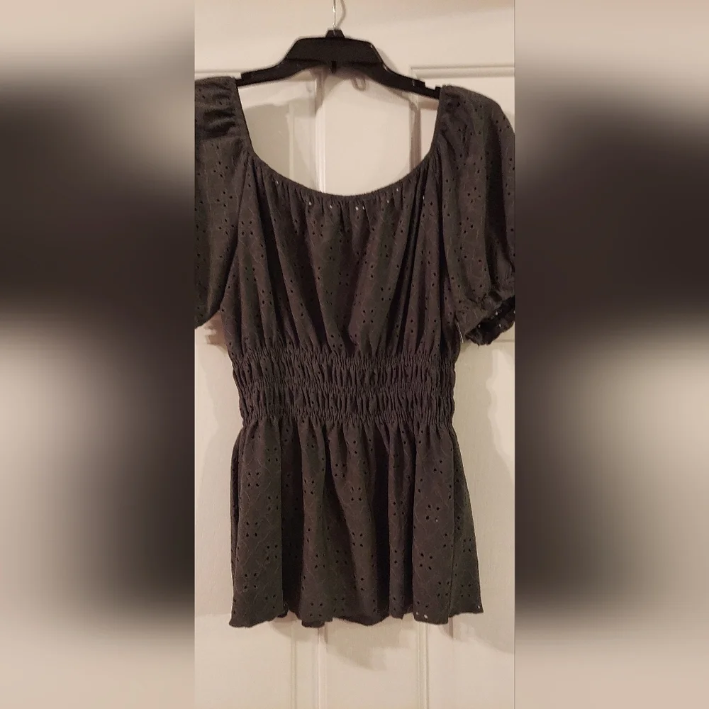 Ladies top - Picture 1 of 1